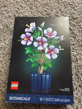 LEGO Purple Hibiscus with Green Leaves and Blue Pot